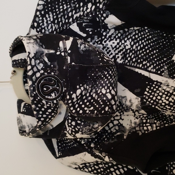 Lululemon Scuba Jacket Black & White Print - Size 6 - Picture 4 of 8